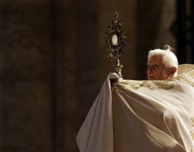 Benedict XVI Benediction of the Blessed Sacrament (1)